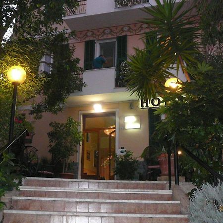 Hotel Villa Bianca Лайджелия Екстериор снимка